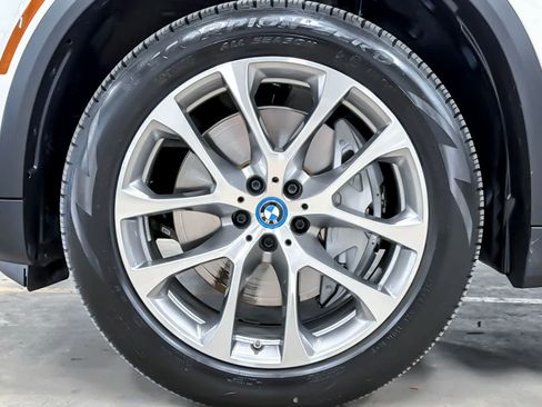 Used 2024 BMW X5 xDrive50e AWD/4WD image 27