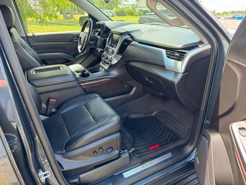 Used 2019 GMC Yukon SLT w/ Graphite Performance Edition AWD/4WD image 12