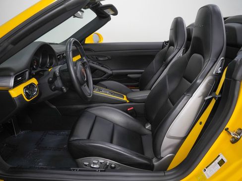 Used 2019 Porsche 911 Speedster RWD image 39