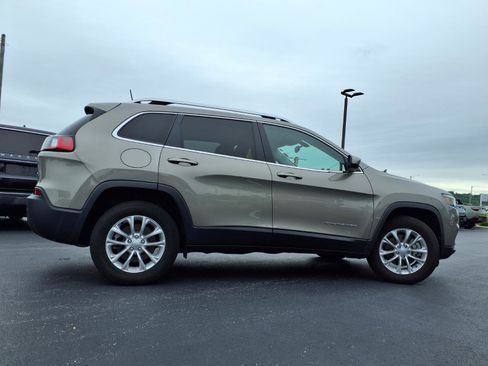 Used 2019 Jeep Cherokee Latitude w/ Cold Weather Group AWD/4WD image 31