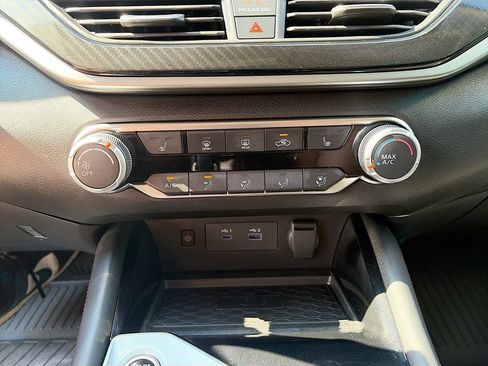 Used 2024 Nissan Altima 2.5 SR w/ SR Premium Package FWD image 16