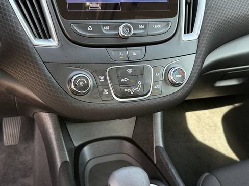 Used 2025 Chevrolet Malibu RS FWD image 17