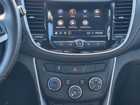 Used 2021 Chevrolet Trax LT w/ LT Convenience Package image 12