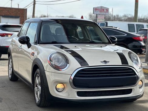 Used 2018 MINI Cooper 4-Door Hardtop image 1