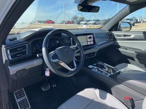 Used 2024 Volkswagen Atlas Cross Sport SEL R-Line image 13