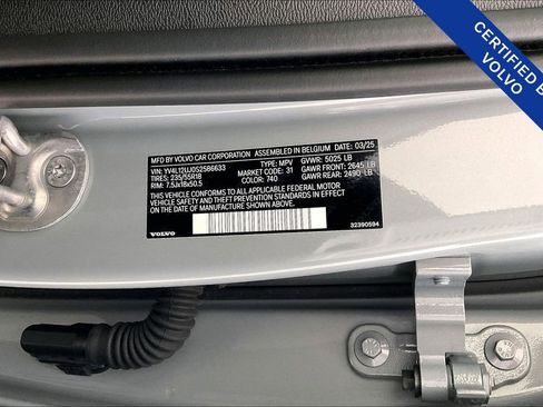 Certified 2025 Volvo XC40 B5 Core image 43