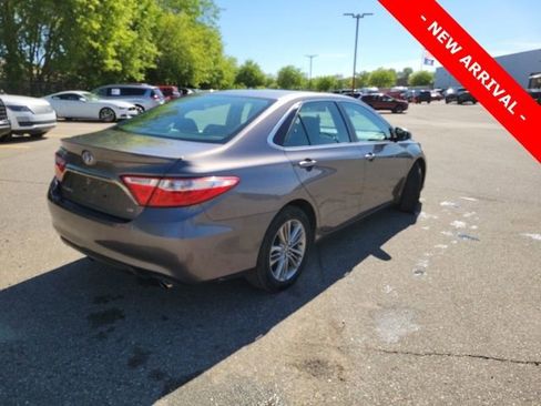 Used 2016 Toyota Camry SE FWD image 3