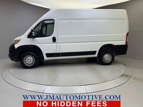 Used 2024 RAM ProMaster 2500 w/ Convenience Group FWD image 2