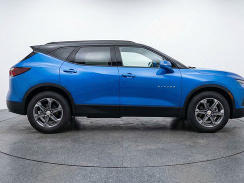 Used 2025 Chevrolet Blazer LT image 11