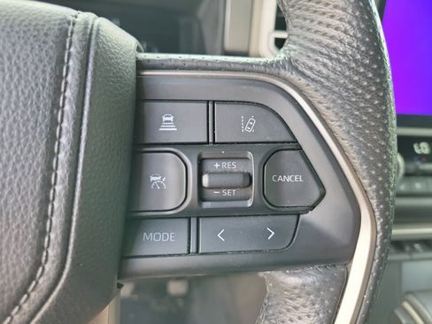 Used 2025 Toyota Tundra Limited AWD/4WD image 19