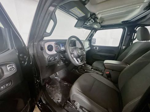 Used 2025 Jeep Wrangler Unlimited Sahara AWD/4WD image 14