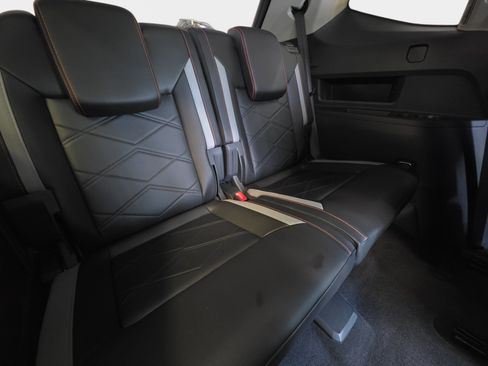Used 2024 Volkswagen Atlas Peak Edition SEL AWD/4WD image 12