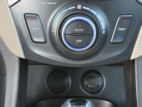 Used 2018 Hyundai Santa Fe SE image 20