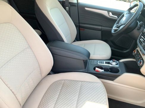 Used 2021 Ford Escape SE image 12
