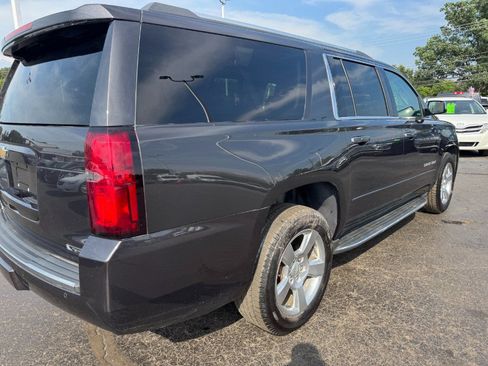 Used 2018 Chevrolet Suburban Premier AWD/4WD image 11