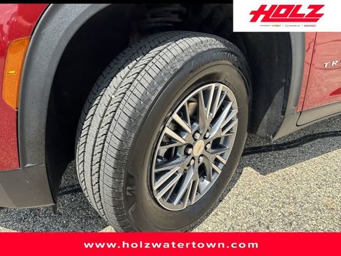 Certified 2025 Chevrolet Traverse LT AWD/4WD image 3
