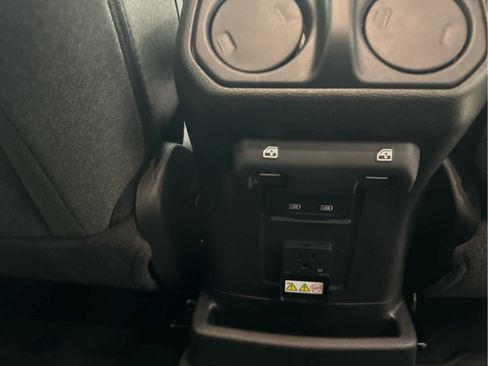 Used 2025 Jeep Wrangler Sahara image 20