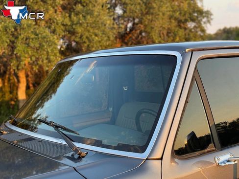 Used 1989 Ford F250 XL 2dr 4WD Standard Cab LB image 18