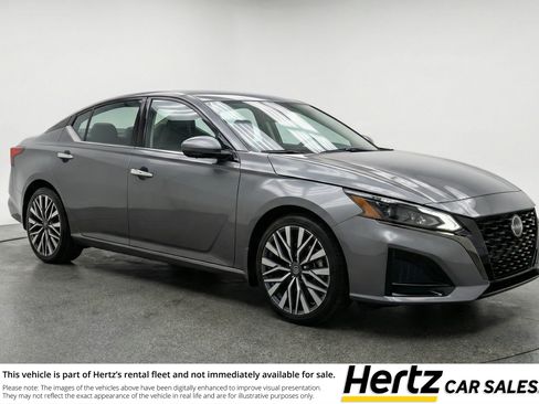 Used 2025 Nissan Altima 2.5 SV FWD image 1