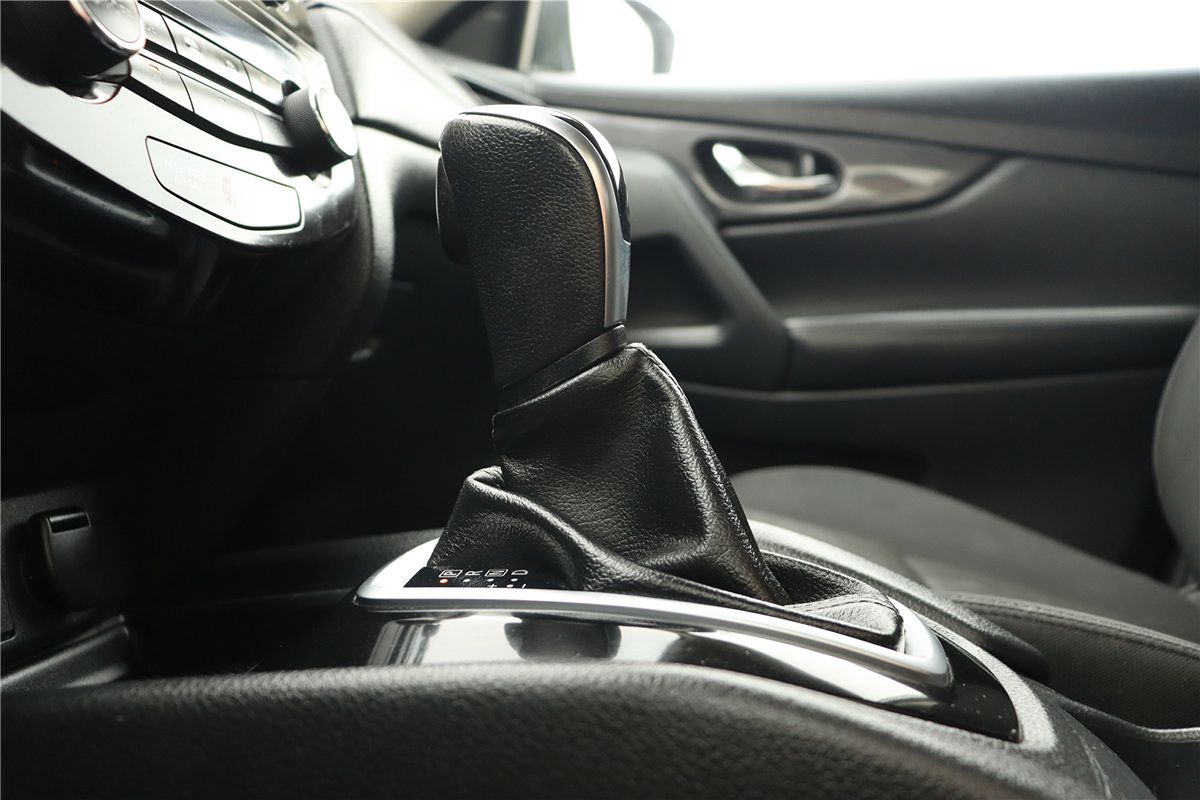 Used 2017 Nissan Rogue SV FWD image 35
