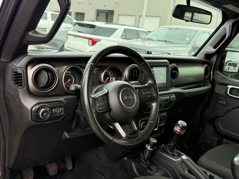 Used 2019 Jeep Wrangler Unlimited Sport S AWD/4WD image 4
