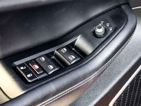 Used 2022 Jeep Grand Cherokee Limited w/ Trailer Tow Prep Group (B) image 11