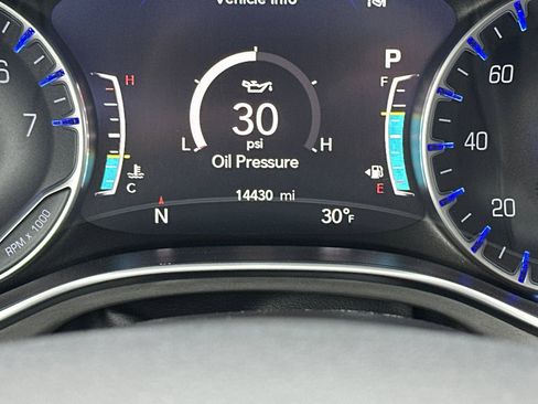 Used 2024 Chrysler Pacifica Limited w/ Uconnect Theater Family Group image 30