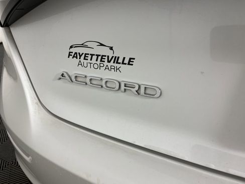 Used 2023 Honda Accord Touring image 3