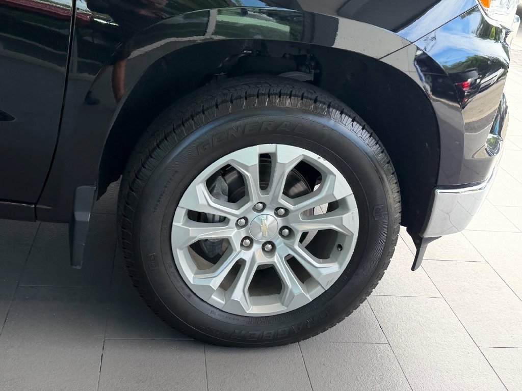 Certified 2022 Chevrolet Silverado 1500 LTZ w/ LTZ Premium Package AWD/4WD image 9