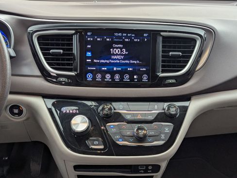 Used 2017 Chrysler Pacifica Touring Plus w/ Security Group image 18