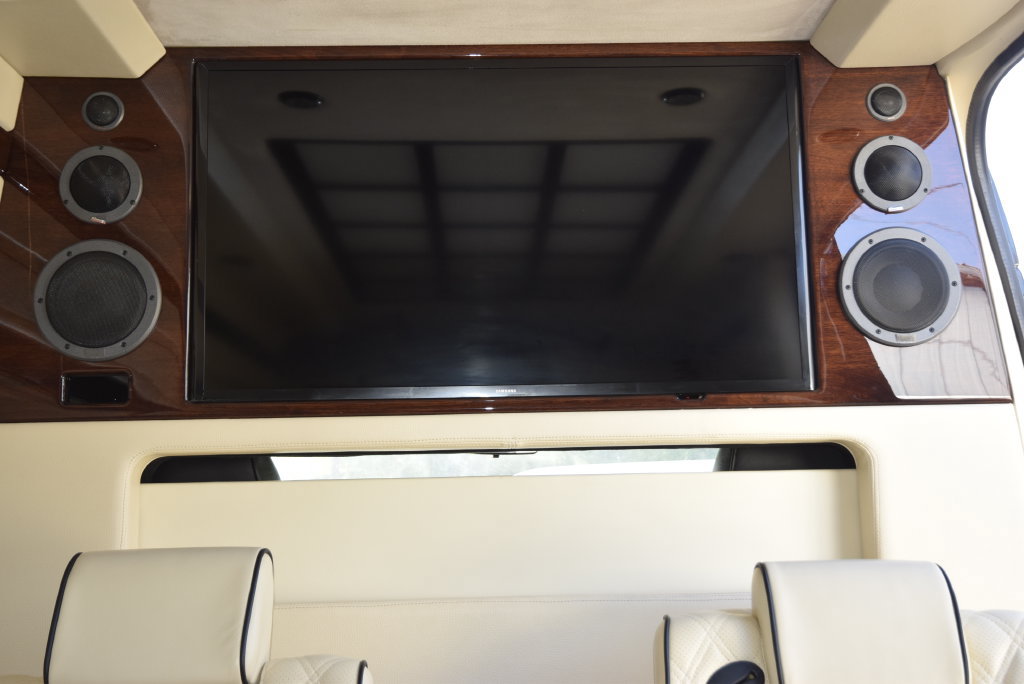 Used 2017 Mercedes-Benz Sprinter 2500 image 42