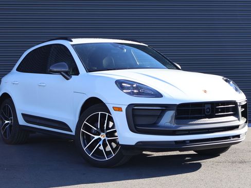 Certified 2023 Porsche Macan Turbo image 8