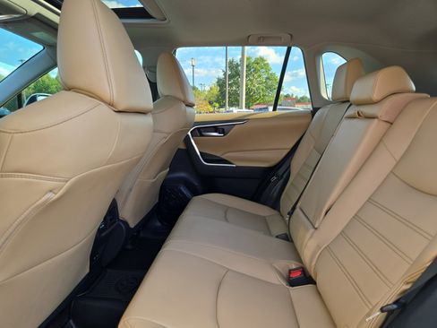 Used 2023 Toyota RAV4 XLE Premium image 13