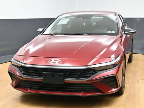 Used 2025 Hyundai Elantra Sport FWD image 5