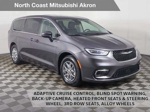 Used 2023 Chrysler Pacifica Touring-L FWD image 1