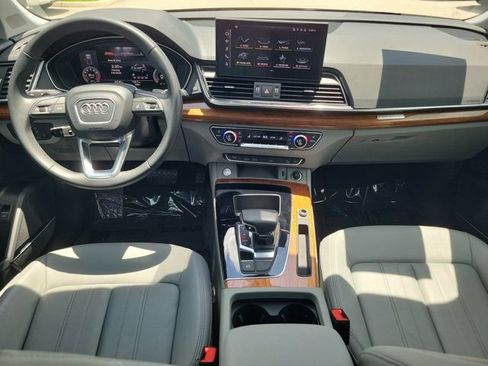 Used 2023 Audi Q5 2.0T Premium Plus w/ Premium Plus Package AWD/4WD image 2