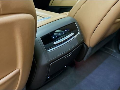 Used 2023 Cadillac Escalade ESV Premium Luxury image 29