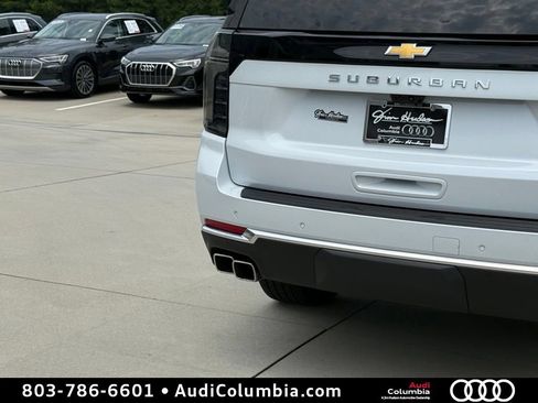 Used 2026 Chevrolet Suburban High Country AWD/4WD image 15