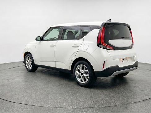 Used 2025 Kia Soul LX w/ LX Technology Package FWD image 6