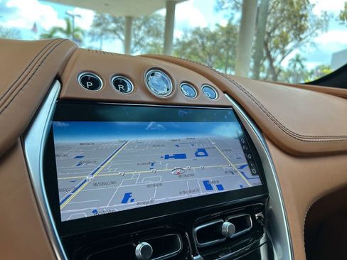 Used 2023 Aston Martin DBX Base image 9