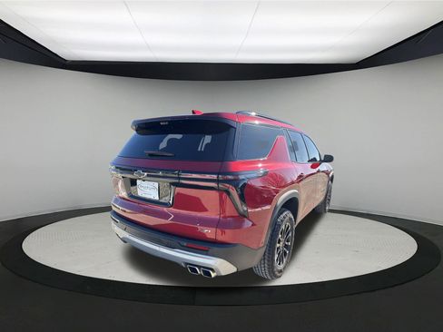 Used 2024 Chevrolet Traverse Z71 w/ Enhanced Driving Package image 7