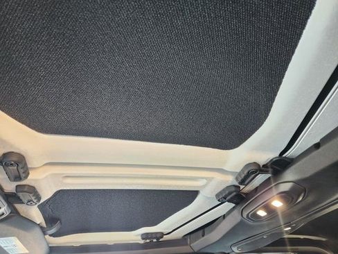 Used 2025 Jeep Gladiator Sport image 26