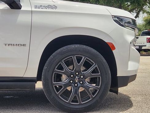 Used 2023 Chevrolet Tahoe High Country AWD/4WD image 9