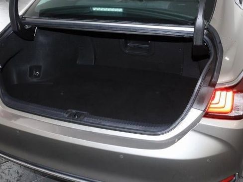 Used 2021 Lexus ES 300h w/ Luxury Package image 24