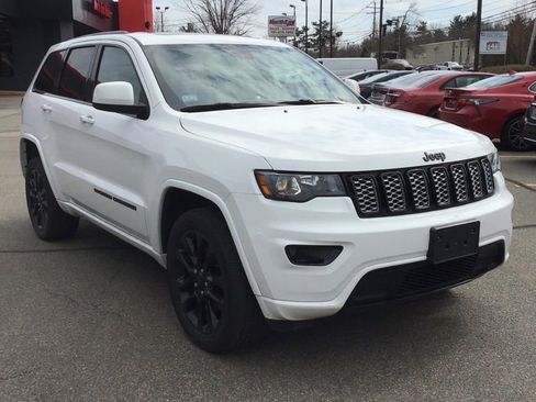 Used 2022 Jeep Grand Cherokee Laredo X image 1