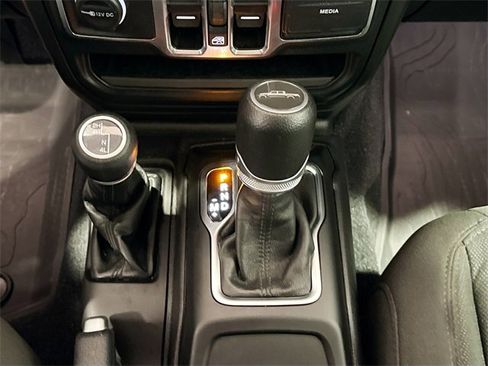 Used 2023 Jeep Gladiator Sport image 22