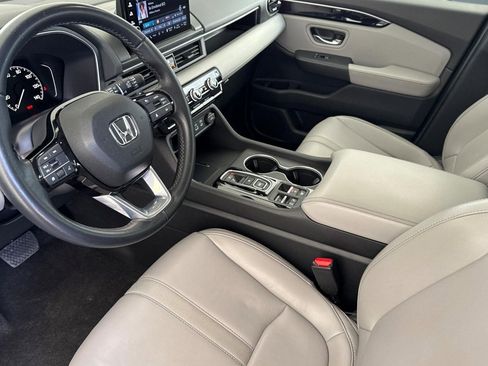 Certified 2025 Honda Pilot Touring image 4
