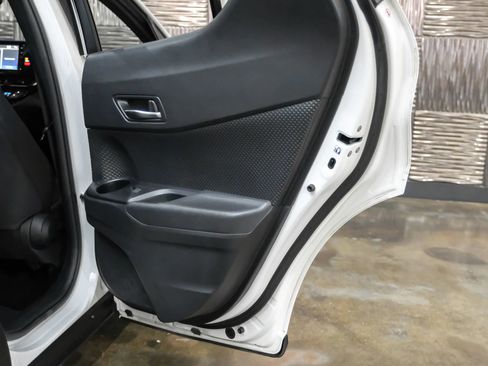 Used 2021 Toyota C-HR XLE image 42