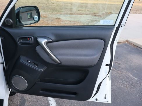 Used 2005 Toyota RAV4 4WD image 26