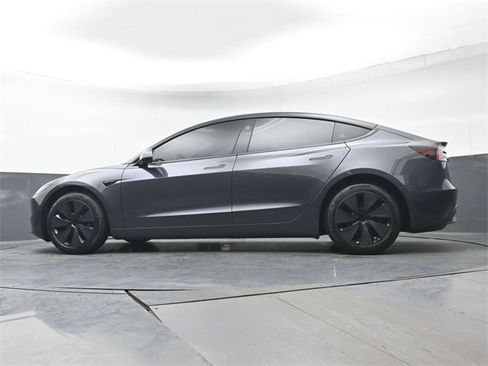 Used 2025 Tesla Model 3 image 28